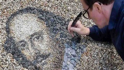 Picteilíní Cloch: Fíodóireacht Do Aisling Ghairdín Nádúrtha le Mósáic Púróga